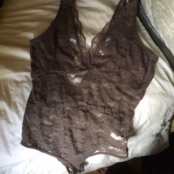 Purple lace body suit with open back - Picture 5 of 10